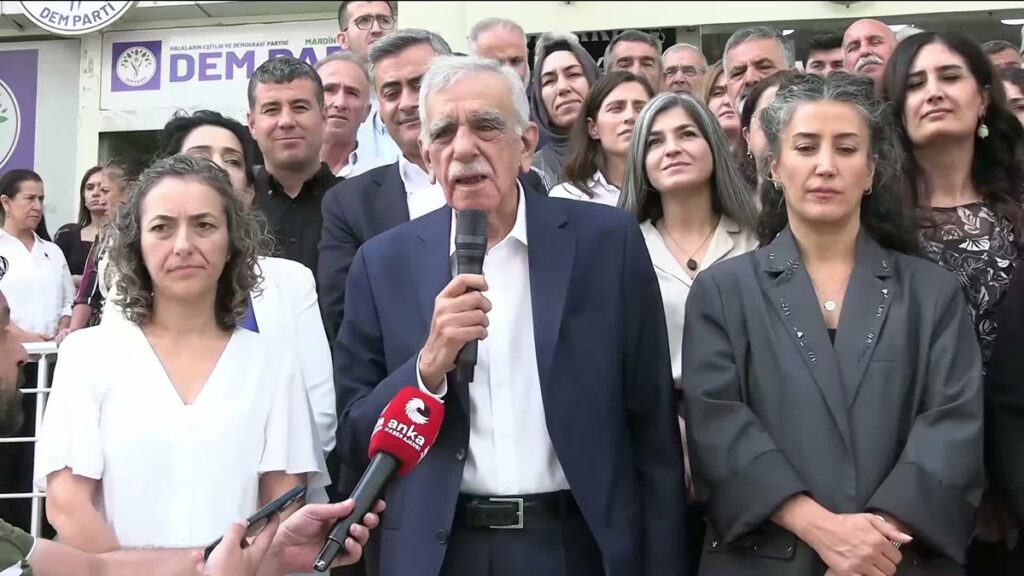Kayyum atanan DEM’li başkanlar Mardin’de buluştu, Türk 57 taşınmazı gündeme getirdi